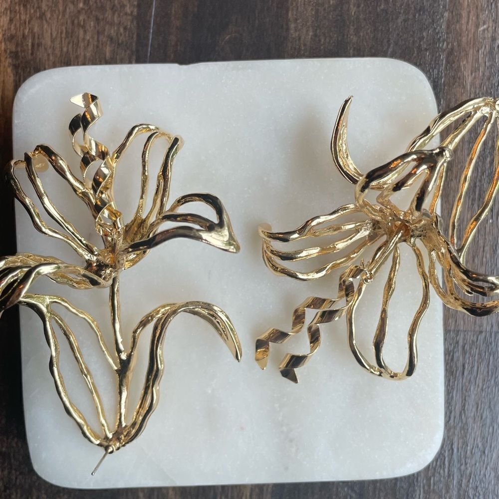Golden Metal Floral Shape Dangle Earrings